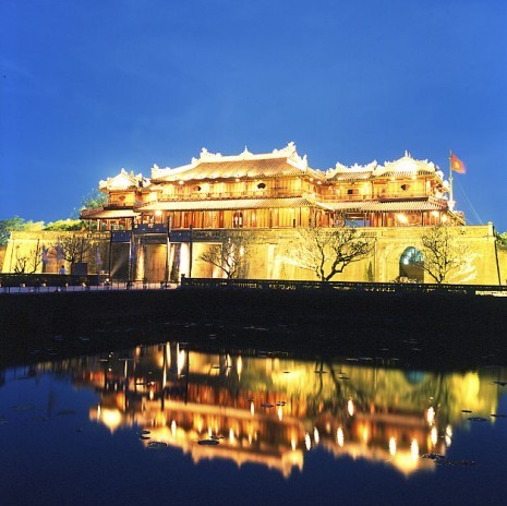 One-day tour of Hue imperial city - ảnh 1